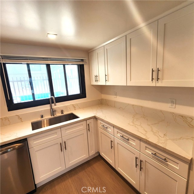 Detail Gallery Image 7 of 22 For 900 Cedar St #107,  El Segundo,  CA 90245 - 2 Beds | 2 Baths