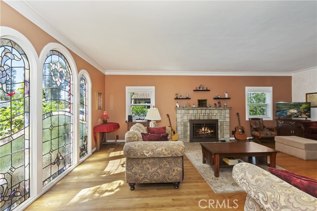 Detail Gallery Image 9 of 39 For 125 E H St, Ontario,  CA 91764 - 4 Beds | 2 Baths