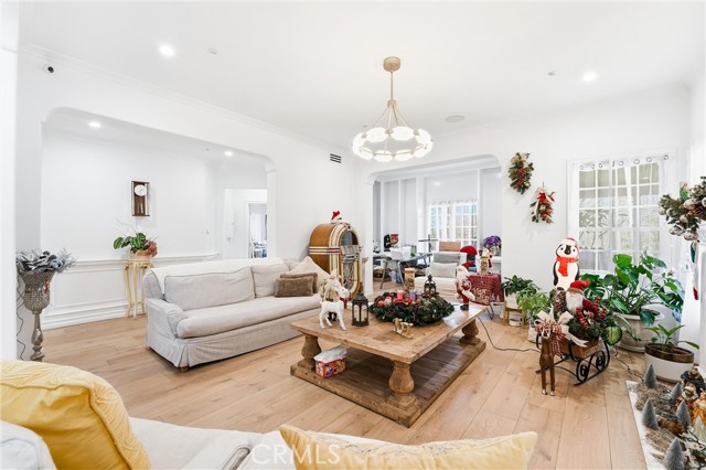 Detail Gallery Image 11 of 55 For 381 S Henning Way, Anaheim,  CA 92807 - 6 Beds | 6 Baths