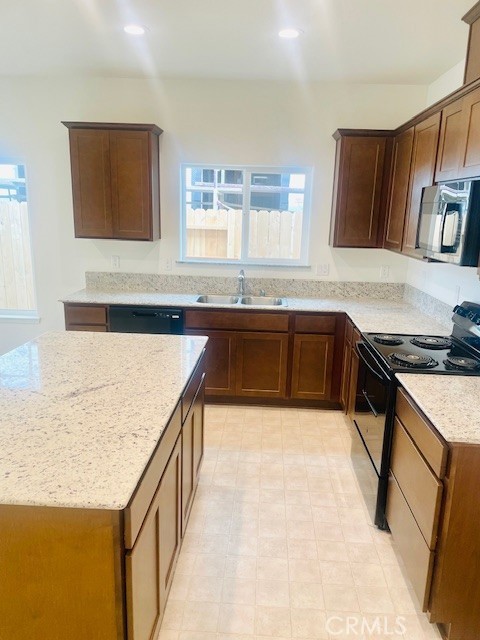 Detail Gallery Image 3 of 11 For 129 Squaw Valley Dr., Merced,  CA 95341 - 4 Beds | 2 Baths