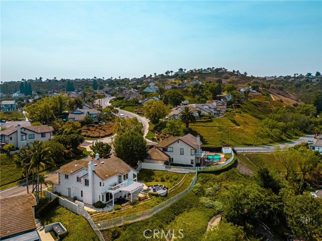 580 S Londerry Ln, Anaheim Hills CA: https://media.crmls.org/medias/83e4b094-1d39-48ad-809b-31892b2fdf68.jpg