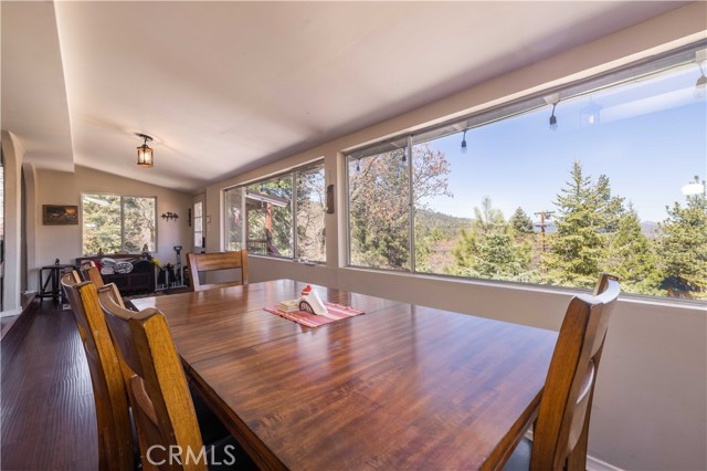 Detail Gallery Image 5 of 43 For 43418 Ridge Crest Dr, Big Bear Lake,  CA 92315 - 2 Beds | 2 Baths