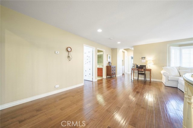 Detail Gallery Image 20 of 32 For 18741 Hillsboro Rd, Northridge,  CA 91326 - 5 Beds | 6/1 Baths