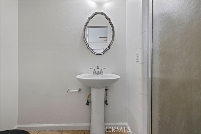 https://media.crmls.org/medias/83e55fec-ad2b-4eb0-b93a-b387f8a38ecc.jpg?preset=X-Large