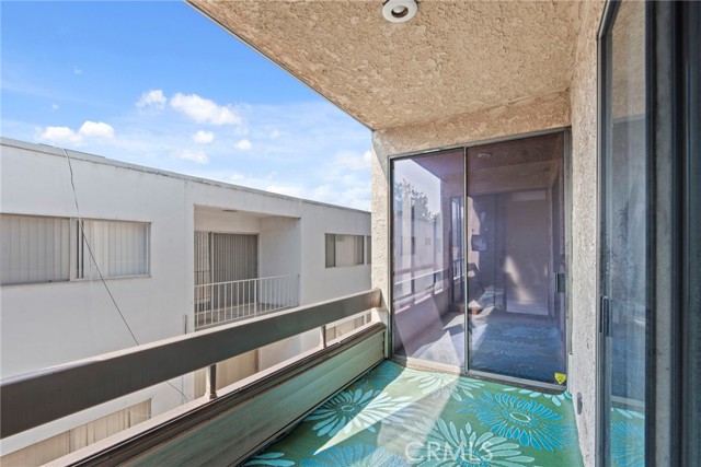 Detail Gallery Image 14 of 22 For 4641 Fulton #303,  Sherman Oaks,  CA 91423 - 2 Beds | 2/1 Baths