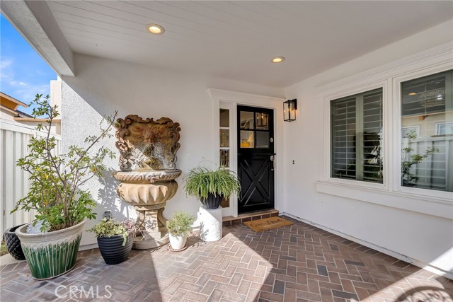 Detail Gallery Image 2 of 54 For 331 Walnut St, Newport Beach,  CA 92663 - 5 Beds | 5/1 Baths