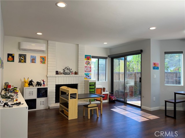 9288 Pipilo Street, San Diego CA: https://media.crmls.org/medias/83e86b15-fbae-4713-8736-60b99778db4e.jpg