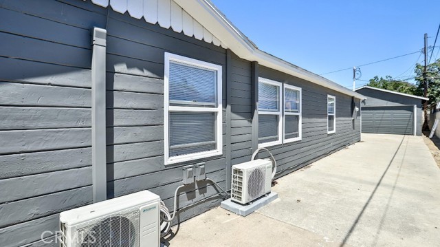 1113 S Golden West Avenue, Santa Ana CA: https://media.crmls.org/medias/83e91333-1c9a-4223-9c2c-3d19eafca58a.jpg