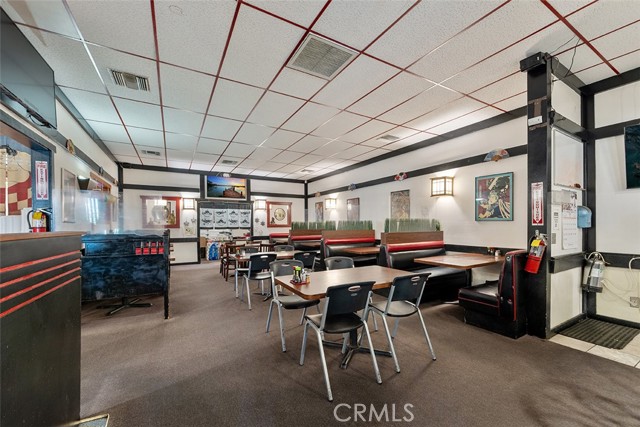 320 W Foothill Blvd, Upland CA: https://media.crmls.org/medias/83e943a2-8e69-4aee-be9f-f94ead105cdf.jpg