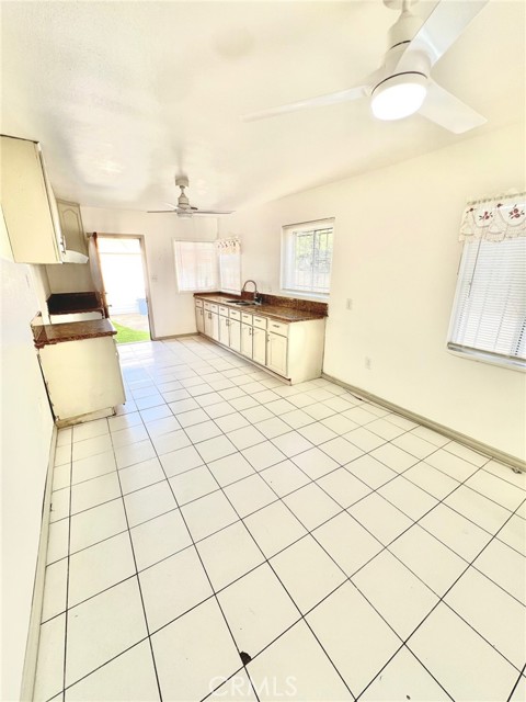Detail Gallery Image 6 of 14 For 506 N Burris Ave, Compton,  CA 90221 - 3 Beds | 1 Baths