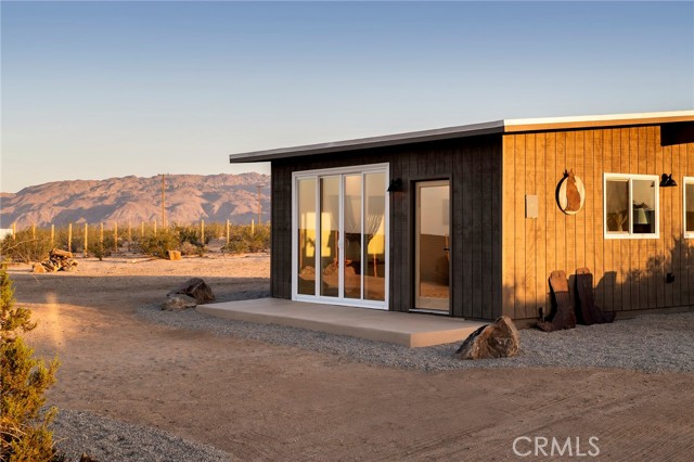 70315 Indian Trail, 29 Palms CA: https://media.crmls.org/medias/83ea0538-6799-4113-947e-4a0299552cf0.jpg