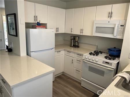 217 Cypress Street, Laguna Beach CA: https://media.crmls.org/medias/83eb4297-50e5-4e6c-b7d7-63e7865668d7.jpg