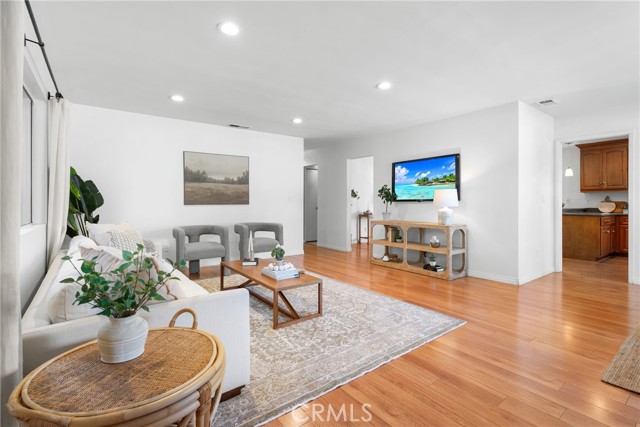 Detail Gallery Image 4 of 50 For 586 36th, Manhattan Beach,  CA 90266 - 3 Beds | 2 Baths