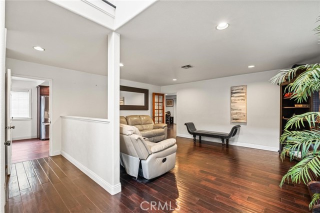 Detail Gallery Image 3 of 35 For 5048 W 121st St, Hawthorne,  CA 90250 - 4 Beds | 2/1 Baths