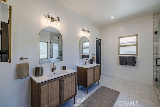 202 N Irena Avenue, Redondo Beach CA: https://media.crmls.org/medias/83ee5cea-aa5c-4ba8-b827-25626edfbc68.jpg