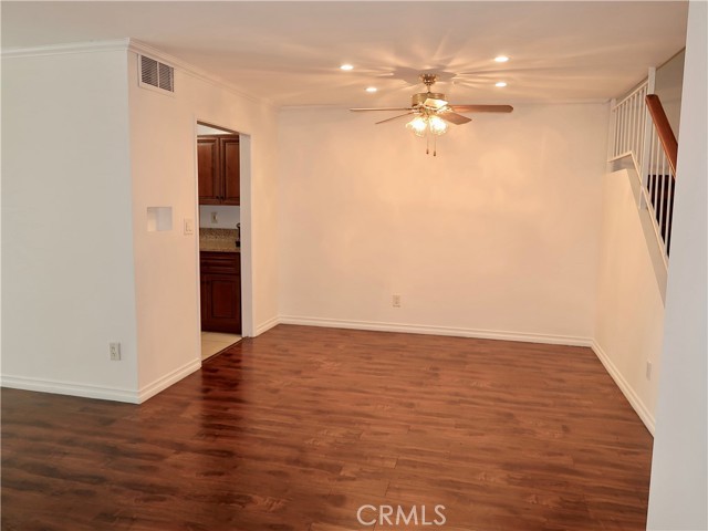 Detail Gallery Image 36 of 37 For 8055 Canby Ave #5,  Reseda,  CA 91335 - 3 Beds | 2/1 Baths