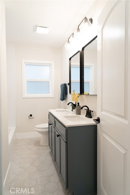 Detail Gallery Image 47 of 51 For 7048 Mclennan Ave, Lake Balboa,  CA 91406 - 4 Beds | 2 Baths
