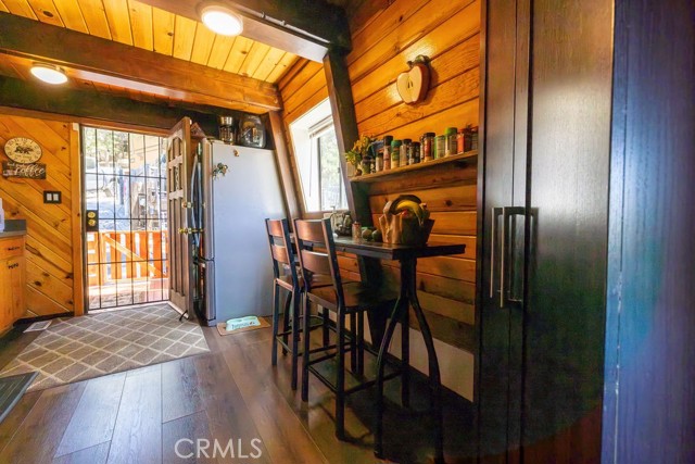2476 Elko Drive, Running Springs CA: https://media.crmls.org/medias/83efe0fb-f2a8-4926-8fbf-57ce2640fc00.jpg