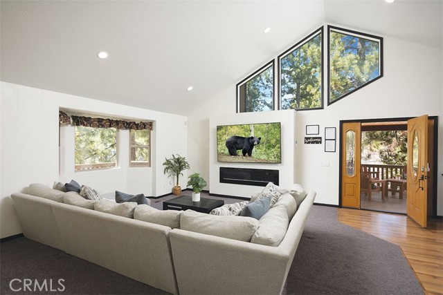 39607 Forest Road, Big Bear Lake CA: https://media.crmls.org/medias/83f08f0c-59c4-4724-a6e8-c61cbed49869.jpg