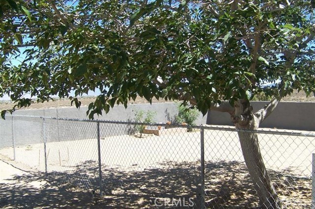 Detail Gallery Image 7 of 8 For 9548 White Rd, Phelan,  CA 92371 - 3 Beds | 2 Baths