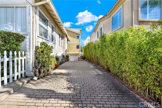 834 15th Street, Hermosa Beach CA: https://media.crmls.org/medias/83f1594c-08f5-4e0b-914d-10c61e1fa99f.jpg