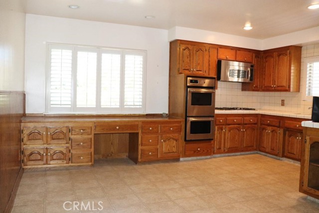 Detail Gallery Image 5 of 13 For 985 W 9th, San Pedro,  CA 90731 - 4 Beds | 2 Baths