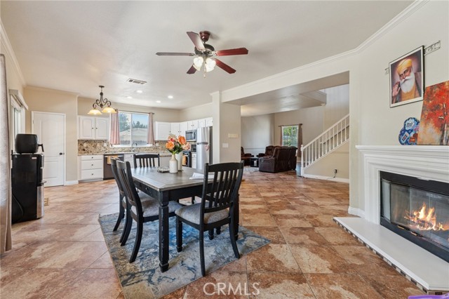 Detail Gallery Image 8 of 36 For 7538 N Erie Ave, Fresno,  CA 93722 - 5 Beds | 3 Baths
