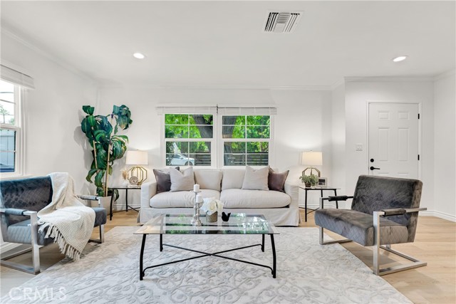 Detail Gallery Image 6 of 40 For 5550 Fallbrook Ave, Woodland Hills,  CA 91367 - 3 Beds | 2 Baths