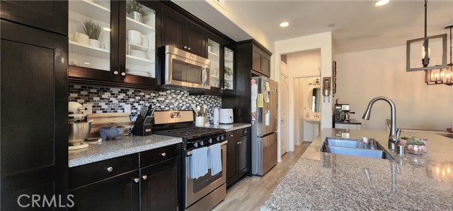 22013 Barrington Way, Saugus CA: https://media.crmls.org/medias/83f271de-907c-43e1-8bf9-d74ff4ff7d5b.jpg