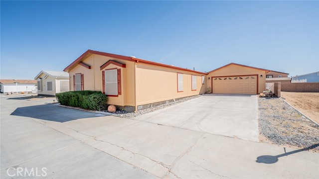 Detail Gallery Image 4 of 56 For 22241 Nisqually #74,  Apple Valley,  CA 92308 - 4 Beds | 2 Baths