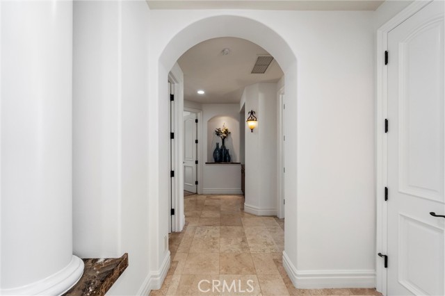 45200 Oak Manor Ct, Temecula CA: https://media.crmls.org/medias/83f2f13e-5e6c-4023-b69f-1cdddead43d2.jpg