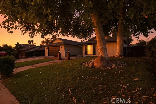 Detail Gallery Image 4 of 59 For 315 Maravilla Dr, Riverside,  CA 92507 - 5 Beds | 2 Baths