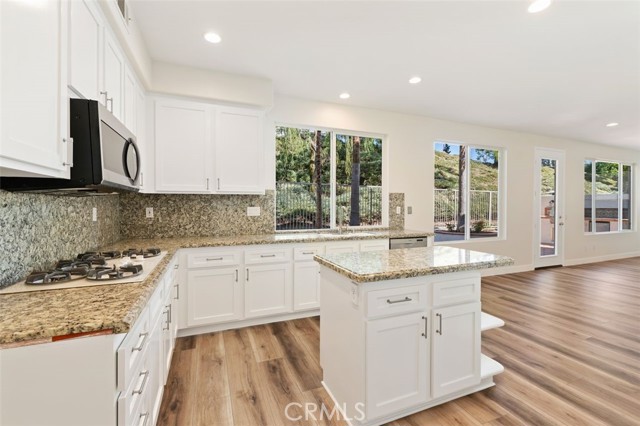 Detail Gallery Image 10 of 39 For 10 Lyon Ridge, Aliso Viejo,  CA 92656 - 5 Beds | 3 Baths