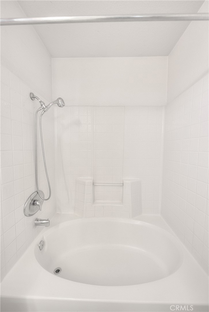 https://media.crmls.org/medias/83f49ec2-f772-444e-b75c-94aa937af3c0.jpg?preset=X-Large