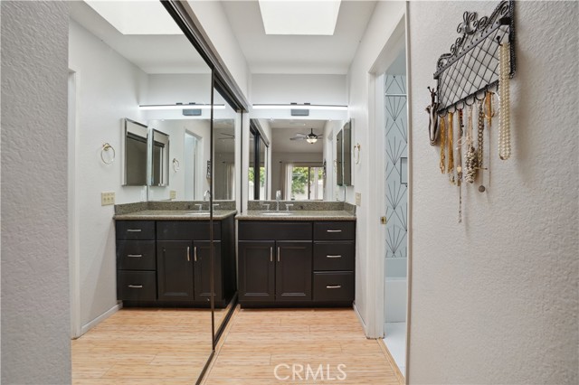 1027 W Rainbow Falls Way, Orange CA: https://media.crmls.org/medias/83f56929-ff91-41bb-9f39-1123a27a1233.jpg