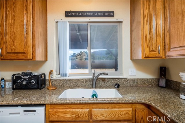 73255 Two Mile Road, 29 Palms CA: https://media.crmls.org/medias/83f5cde6-b225-4ea4-a06d-d0e2878c4c63.jpg