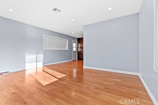 Detail Gallery Image 10 of 25 For 8436 Amboy, Sun Valley,  CA 91352 - 5 Beds | 3 Baths