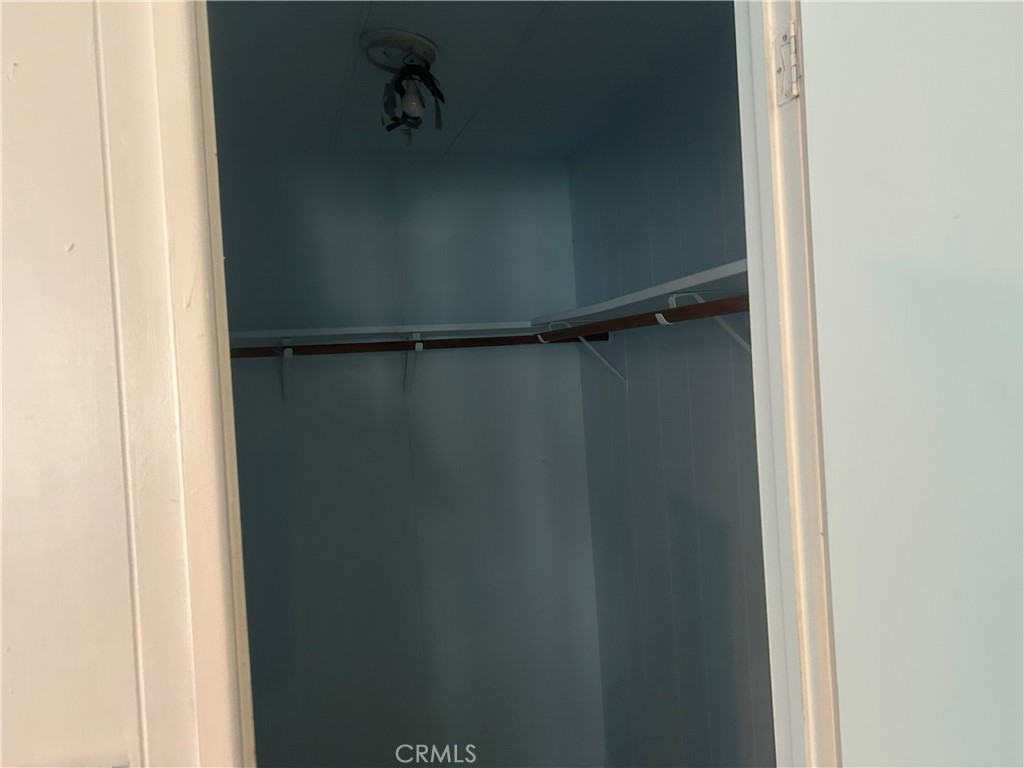 https://media.crmls.org/medias/83f60d21-4464-4001-8fdc-f53a098269a4.jpg?preset=X-Large