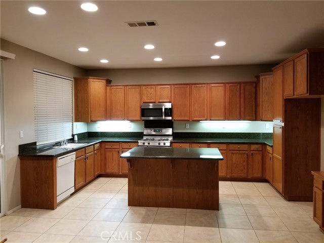 Detail Gallery Image 3 of 20 For 8796 Flatiron Ct, Riverside,  CA 92508 - 4 Beds | 2/1 Baths