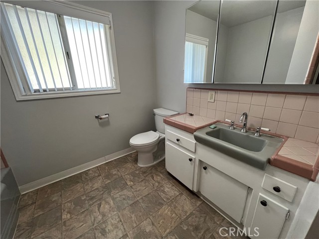 Detail Gallery Image 24 of 37 For 1038 N Pine Ave, Rialto,  CA 92376 - 2 Beds | 2 Baths