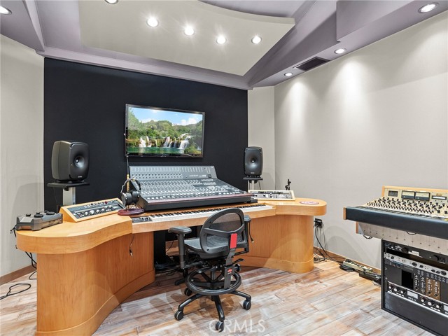 5762 Andasol Avenue, Encino CA: https://media.crmls.org/medias/83f68f52-a7ca-450f-9dfb-622b839e0a3f.jpg