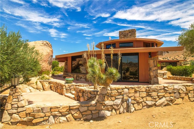 Detail Gallery Image 3 of 75 For 55290 Flying Tigers Road Rd, Pioneertown,  CA 92268 - 4 Beds | 3 Baths