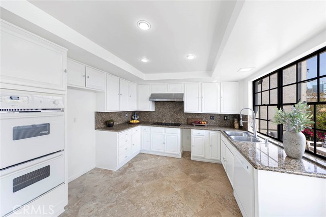 Detail Gallery Image 10 of 47 For 24 Coventry, Newport Beach,  CA 92660 - 2 Beds | 2 Baths