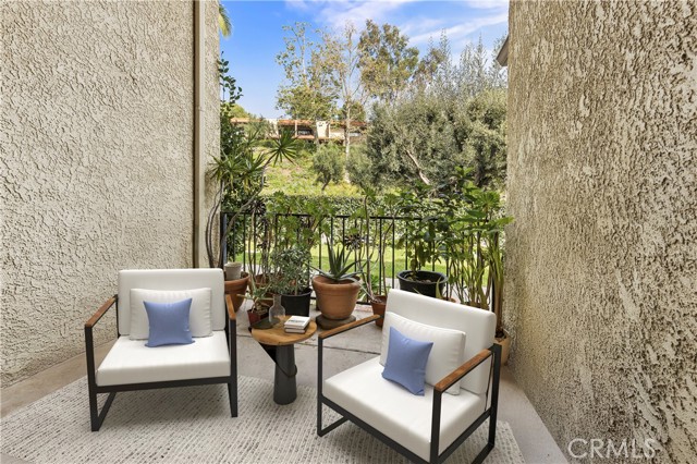 Detail Gallery Image 7 of 37 For 7715 via Napoli, Los Angeles,  CA 91504 - 2 Beds | 2 Baths
