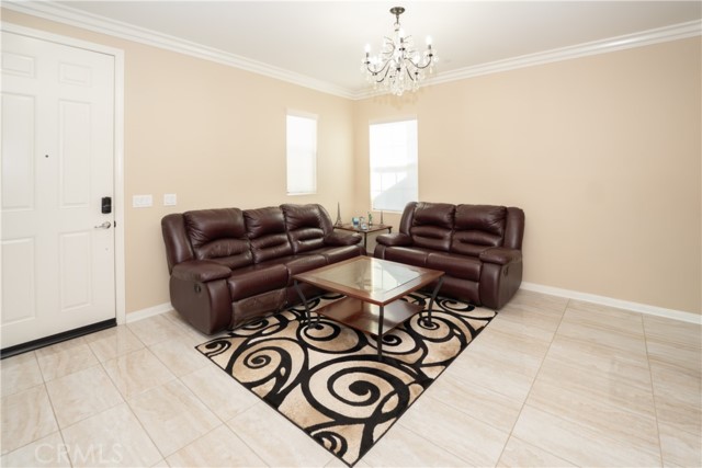 Detail Gallery Image 5 of 64 For 21047 Iron Rail, Riverside,  CA 92507 - 5 Beds | 2/1 Baths