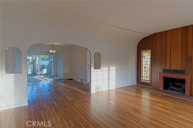 550 N 1st Avenue, Upland CA: https://media.crmls.org/medias/83f7fdd3-54c1-4023-a035-3884847a393a.jpg