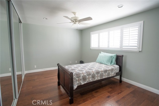 Detail Gallery Image 4 of 25 For 5302 Glenroy Dr, Huntington Beach,  CA 92649 - 5 Beds | 2 Baths