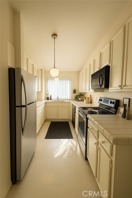 Detail Gallery Image 3 of 4 For 17808 Corte Huasco, San Diego,  CA 92128 - 2 Beds | 2 Baths