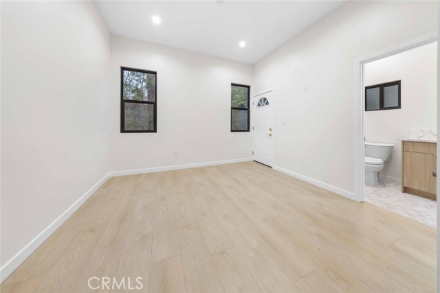 Detail Gallery Image 8 of 17 For 1324 Winchester Ave a,  Glendale,  CA 91201 - 2 Beds | 2 Baths