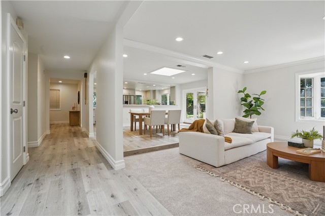 13811 Palace Way, Tustin CA: https://media.crmls.org/medias/83f9954d-fc8e-4327-a00a-bdba7fe3505a.jpg